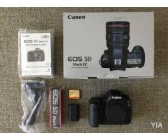 Canon EOS 5D Mark IV Camera= $1200 y Canon EOS 90D Camera + EF-S 18-135mm f/3.5-5.6 IS USM = $700