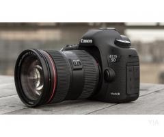 Canon EOS 5D Mark III DSLR